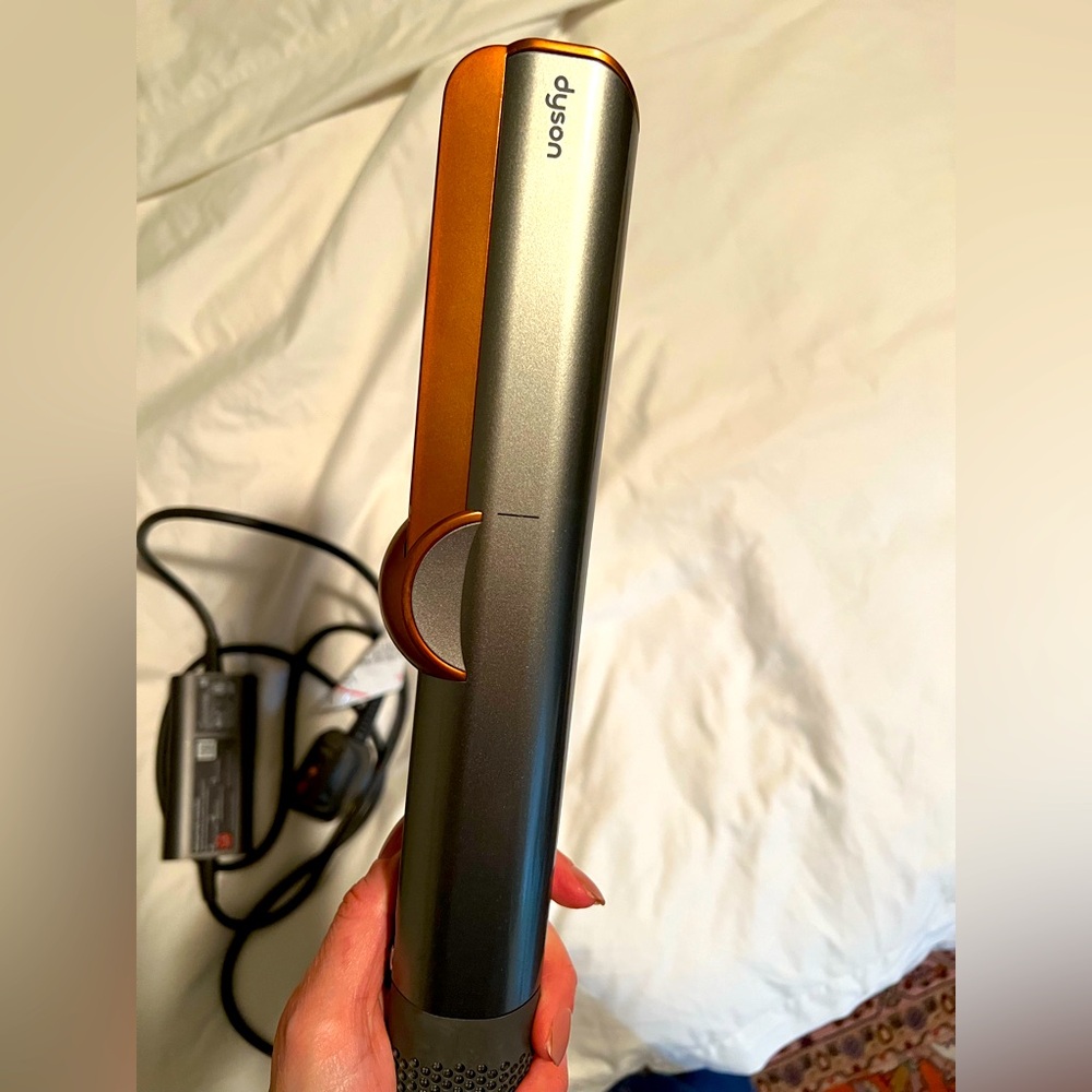 Dyson Airstrait, like new, with box